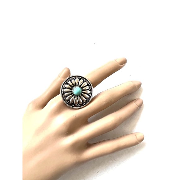 WESTERN Flower Ring (One Size Fits All) - Picture 2 of 3